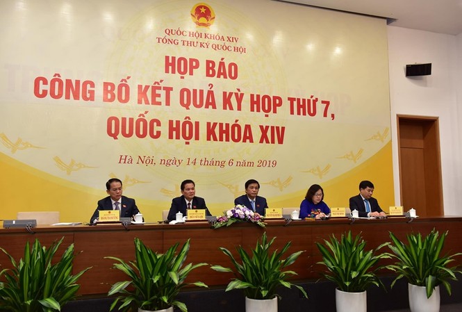 Việc xử lý lái xe có sử dụng rượu bia tới đây sẽ ra sao? Quang cảnh họp báo bế mạc kỳ họp Quốc hội