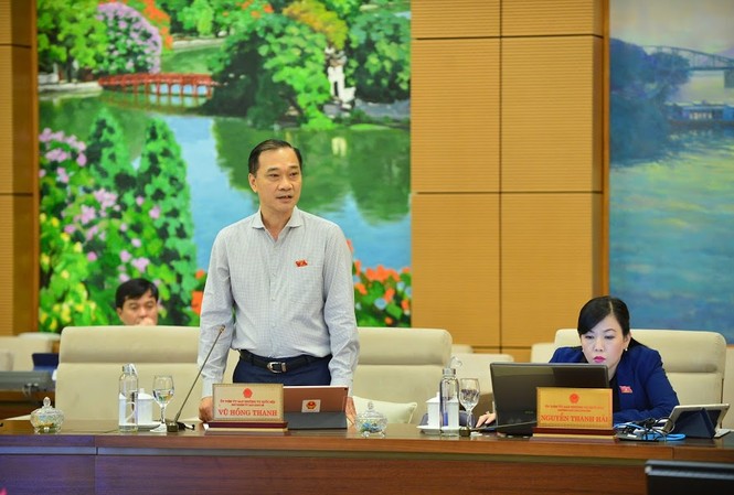 Hồ sơ sân bay Long Thành nặng…hơn một tạ Chủ nhiệm Uỷ ban Kinh tế Vũ Hồng Thanh. Ảnh Như Ý