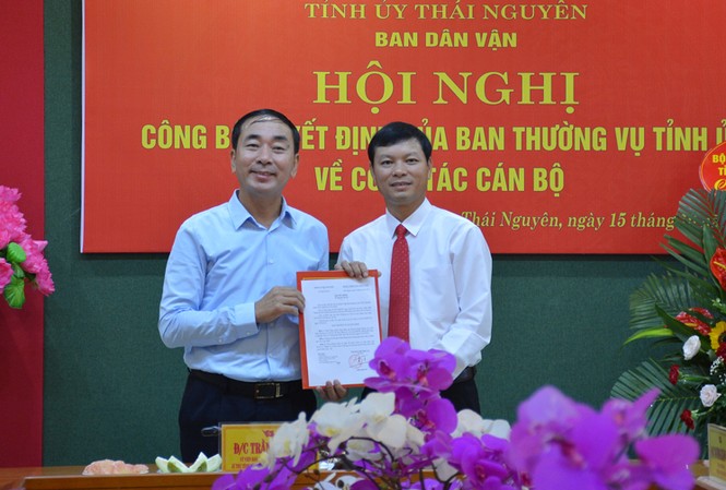 Nhân sự mới các tỉnh Đồng Tháp, Thái Nguyên, Đồng Nai, Quảng Bình Lãnh đạo tỉnh Thái Nguyên trao quyết định chuẩn y nhân sự