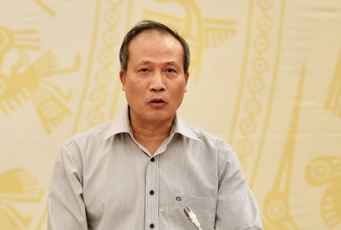 Vụ ô tô cài 'đường lưỡi bò': Thu hồi toàn bộ xe nhập khẩu để kiểm tra Lãnh đạo Bộ Công Thương trả lời tại buổi họp báo. Ảnh Mạnh Thắng