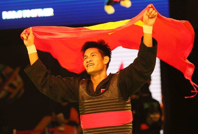 Tin nóng SEA Games: Pencak Silat lập công, Việt Nam trụ tốp đầu Duy Tiến ăn mừng ngôi vô địch.