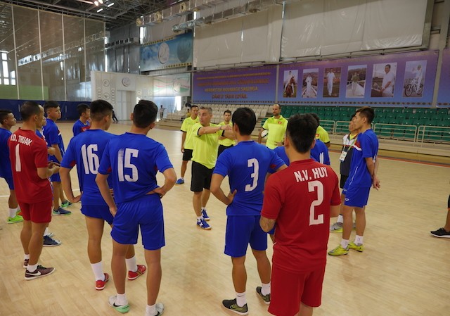 Tuyển Việt Nam tập buổi cuối cùng, sẵn sàng xung trận Tuyển Việt Nam tập buổi cuối cùng, sẵn sàng xung trận