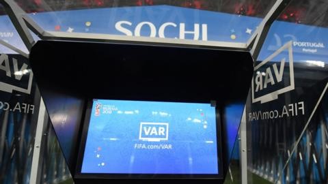 Chuyên gia Việt: 'VAR có thể giết chết cảm xúc bóng đá' Chuyên gia Việt: 'VAR có thể giết chết cảm xúc bóng đá'