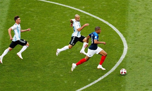 Tin nhanh World Cup: Mbappe cho thần tượng Ronaldo 'hít khói' Tin nhanh World Cup: Mbappe cho thần tượng Ronaldo 'hít khói'