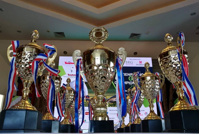 Tiền Phong Golf Championship 2018: Cúp luân lưu khắc tên nhà vô địch Tiền Phong Golf Championship 2018: Cúp luân lưu khắc tên nhà vô địch