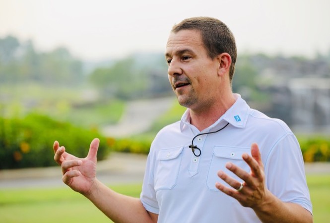 Tiền Phong Golf Championship:Biến giấc mơ tài năng trẻ thành hiện thực Ông Evans Mahoney- Giám đốc CLB golf BRG Kings Island Golf Resort. Ảnh: HỒNG VĨNH