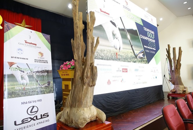 Đấu giá cây trầm hương quý hiếm tại Tiền Phong Golf Championship 2018 Đấu giá cây trầm hương quý hiếm tại Tiền Phong Golf Championship 2018