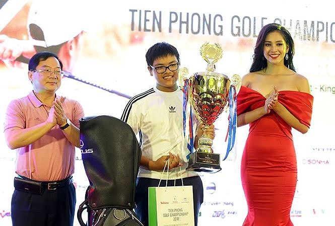 Nhà vô địch nhí của Tiền Phong Golf Championship trong mắt người thân Nhà vô địch nhí của Tiền Phong Golf Championship trong mắt người thân