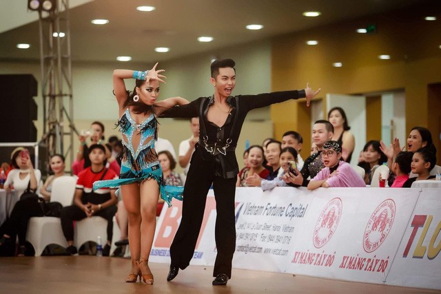 Không được khen thưởng, VĐV Phan Hiển gửi đơn khiếu nại Phan Hiển- Nhã Uyên thi đấu một giải khiêu vũ thể thao