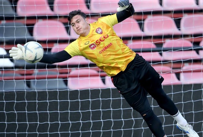 ẢNH: Văn Lâm tập buổi đầu tiên tại Muangthong United ẢNH: Văn Lâm tập buổi đầu tiên tại Muangthong United