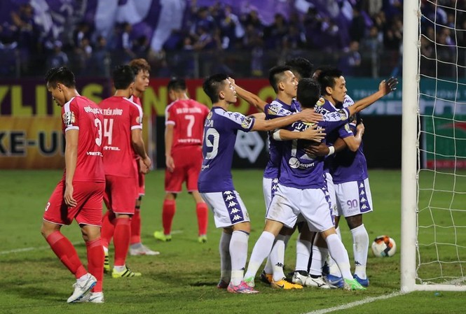 Văn Quyết nhận thẻ đỏ, CLB Hà Nội vẫn thắng dễ Viettel Văn Quyết nhận thẻ đỏ, CLB Hà Nội vẫn thắng dễ Viettel