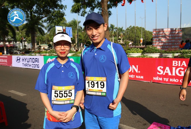 Nhà báo Duy Thành: 'Chạy giống như một cách thiền định' Nhà báo Duy Thành-báo điện tử VTC News (trái) tham dự Việt dã Tiền Phong và Marathon giải báo Tiền Phong năm 2018 trên đất Buôn Mê
