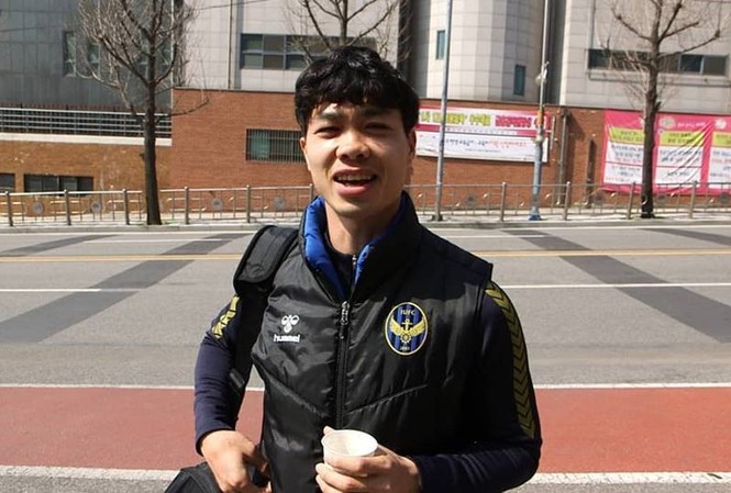 Công Phượng lần đầu đá chính tại Incheon United Công Phượng lần đầu đá chính tại Incheon United
