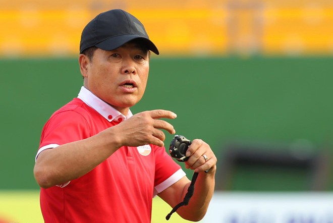 Thua tức tưởi B.Bình Dương, HLV Viettel mong có VAR HLV Lee Heung Sil. Ảnh: Zing