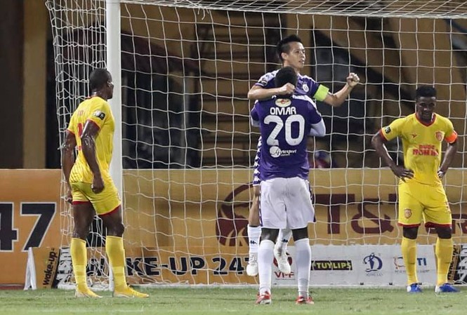 Hà Nội FC dội 'mưa gôn' vào lưới Nam Định Hà Nội FC dội 'mưa gôn' vào lưới Nam Định