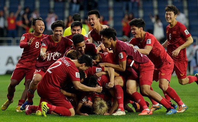 Tụt 2 bậc trên BXH FIFA, tuyển Việt Nam vẫn dẫn đầu Đông Nam Á Tụt 2 bậc trên BXH FIFA, tuyển Việt Nam vẫn dẫn đầu Đông Nam Á