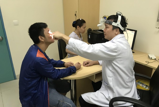 Nội soi đường mũi vá lỗ rò dịch não tuỷ hiếm gặp Nội soi đường mũi vá lỗ rò dịch não tuỷ hiếm gặp
