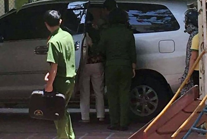 Khởi tố Hiệu trưởng, kế toán trường mầm non Hoa Hồng ở Thái Bình Hình ảnh công an xuất hiện tại Trường mầm non Hoa Hồng.