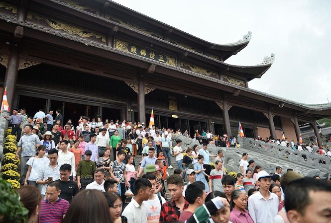 Khai hội chùa Bái Đính năm 2019 Hàng nghìn người tham dự khai hội chùa Bái Đính. Ảnh: M.Đ