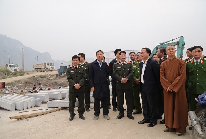 Thứ trưởng Bộ Công an kiểm tra an ninh tại nơi tổ chức Đại lễ Vesak Thứ trưởng Bộ Công an kiểm tra an ninh tại nơi tổ chức Đại lễ Vesak