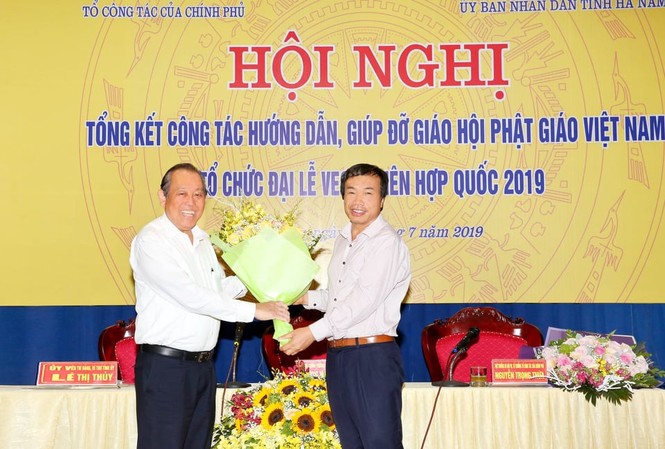 Những cố gắng, nỗ lực đã làm nên một kỳ Đại lễ Vesak đáng nhớ Phó Thủ tướng Thường trực Chính phủ Trương Hoà Bình cùng đại diện Doanh nghiệp Xuân Trường. Ảnh: L.S