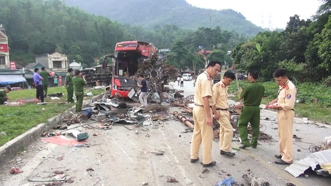 Công an tỉnh Điện Biên điều tra vụ xe khách cắt số khung, mài số máy Vụ tai nạn khiến 3 người chết ở Hoà Bình liên quan đến xe của Cty TNHH Long Giang.