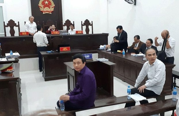 Vụ Quỹ đen ở Cục Đường thuỷ: Ba cựu lãnh đạo lĩnh 17 năm tù Các bị cáo tại toà.