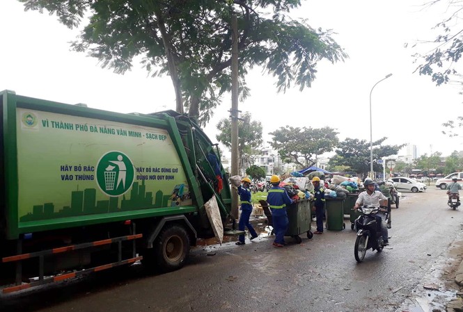 Đà Nẵng khẩn trương khắc phục hậu quả sau trận ngập lịch sử Đà Nẵng khẩn trương khắc phục hậu quả sau trận ngập lịch sử