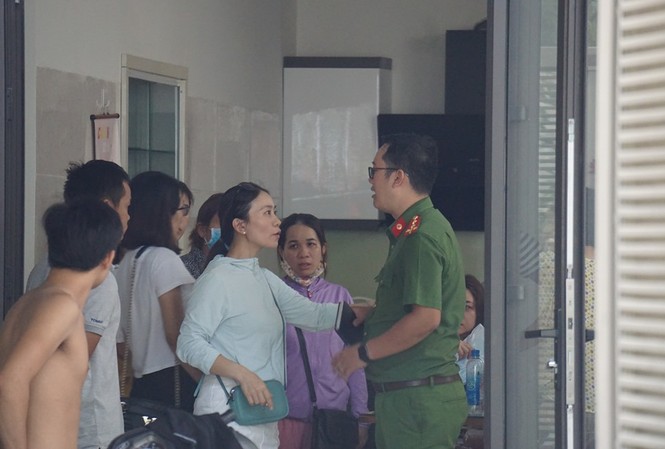 Đà Nẵng: Vỡ nợ cả trăm tỷ, dân vây nhà một phụ nữ Đà Nẵng: Vỡ nợ cả trăm tỷ, dân vây nhà một phụ nữ