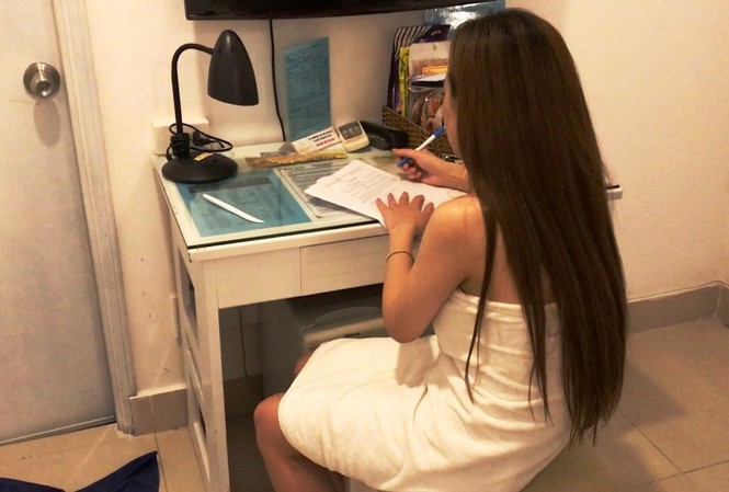 Hai nữ tiếp viên nhà hàng Sài Gòn bán dâm gần 10 triệu đồng Nữ tiếp viên nhà hàng được điều đi bán dâm cho khách với gia 4 triệu đồng/lần.