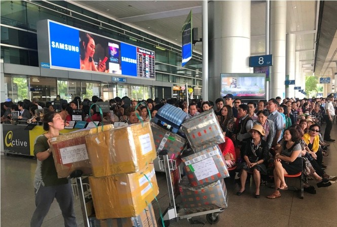 Tân Sơn Nhất tăng chuyến bay, lắp camera chống trộm dịp Tết Lượng hành khách qua sân bay Tân Sơn Nhất dịp Tết Nguyên đán 2019 tăng cao hơn các năm trước.