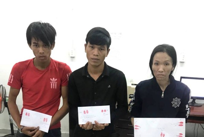 Phá lò sản xuất ma tuý ở TPHCM, thu hơn 6kg nguyên liệu Phan Ngọc Thuý cùng hai đàn em tại công an.