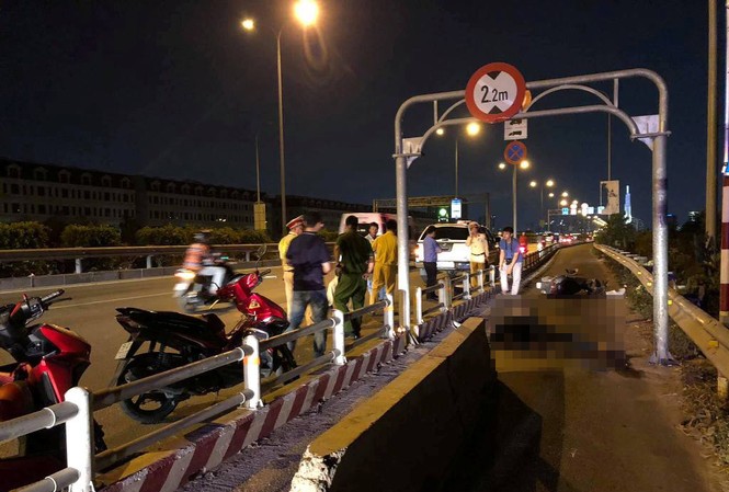Tông vào khối bê tông chắn giữa đường, nam thanh niên tử vong Hiện trường vụ tai nạn.