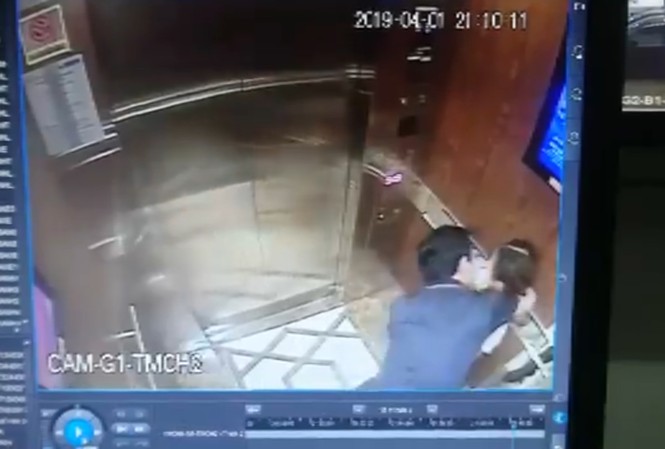 Công an làm việc với kẻ biến thái sàm sỡ bé gái trong thang máy chung cư Người đàn ông sàm sỡ bé gái trong thang máy.