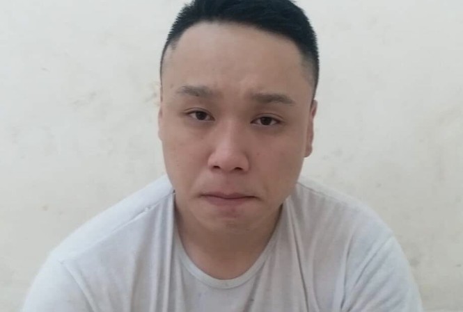 Cướp cứa cổ tài xế taxi để kiếm tiền 'nuôi' bạn gái Tạ Khắc Huy tại công an.