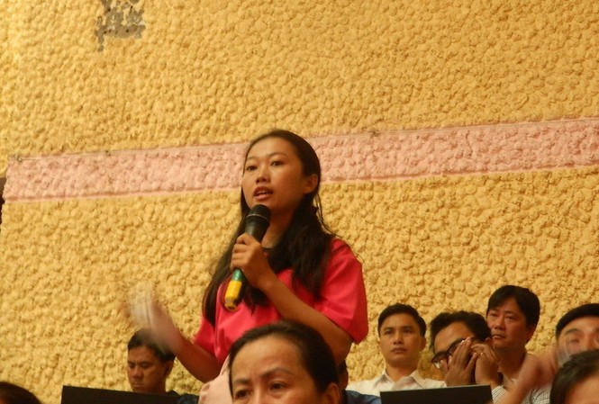 Cử tri tiếp tục hỏi bà Nguyễn Thị Quyết Tâm về vấn đề Thủ Thiêm Cử tri Thủ Thiêm bày tỏ bức xúc với Đoàn ĐBQH.