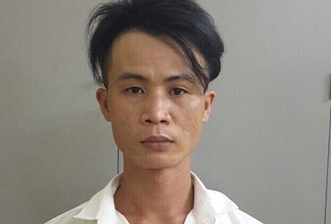 Nữ du khách bị giật điện thoại khi đang đi bộ tại trung tâm Sài Gòn Mã Trường Thịnh tại công an.