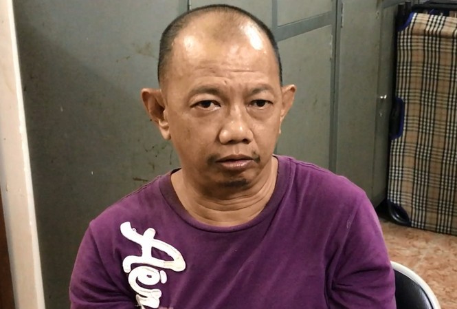 Bắt nhóm vận chuyển lô thuốc lá lậu trị giá hơn 1 tỷ đồng Bùi Lê Quang Thông, chủ lô thuốc lá lậu tại công an.