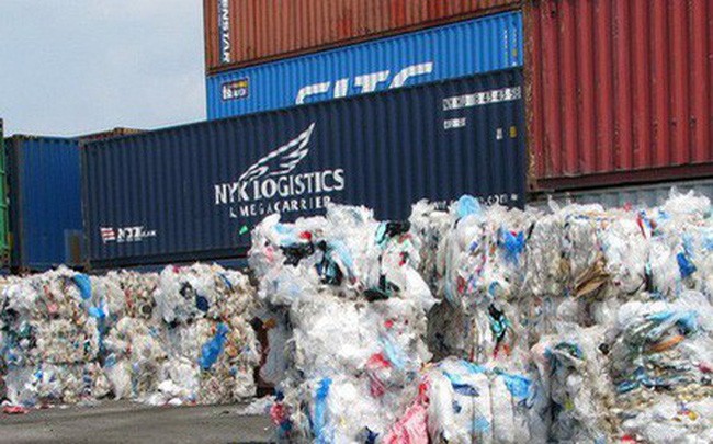 Hơn 2.000 container phế liệu vô chủ ‘ăn vạ’ ở cảng Cát Lái Các doanh nghiệp nhập phế liệu về nhưng không nhận khiến cảng Cát Lái bị ùn ứ.