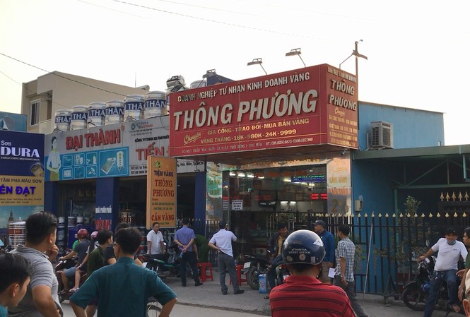 Nổ súng cướp tiệm vàng táo tợn ở Sài Gòn Hiện trường vụ việc.