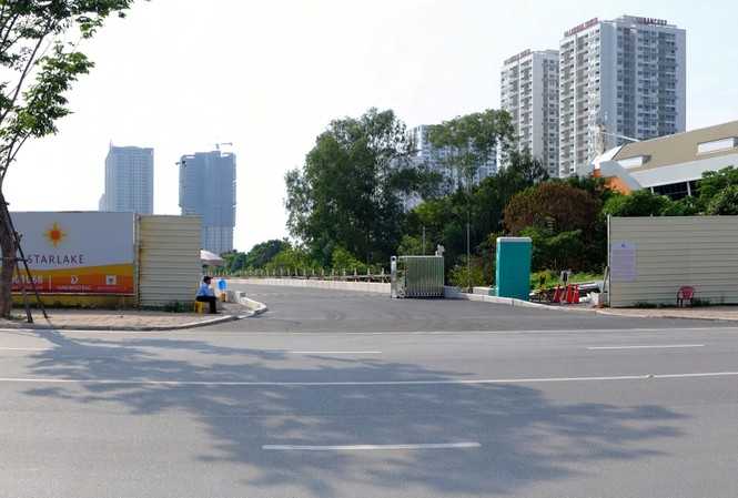 Dự án Tây Hồ Tây chậm kết nối hạ tầng vì vướng mặt bằng Đường nối tạm với đường Võ Chí Công chưa thể lưu thông bình thường