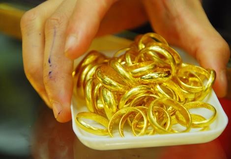 Tuần mới vàng giảm, USD nhích nhẹ Tuần mới vàng giảm, USD nhích nhẹ