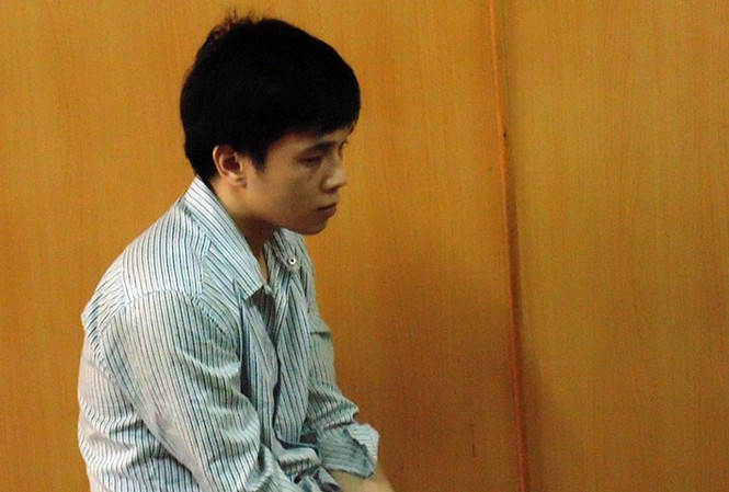 Nhân viên công ty giầy da phát tán phim đồi trụy Trương Đại Lý tại tòa. Ảnh: Tân Châu.