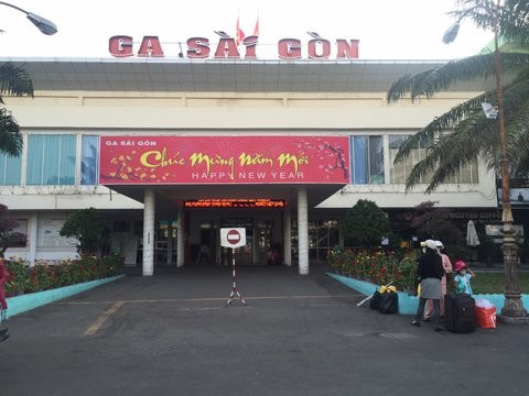 Bến xe Miền Đông, ga Sài Gòn chiều cuối năm Ga Sài Gòn ngày cuối năm