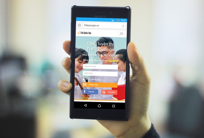 10.000 đồng/lần thi thử THPT Quốc gia trên smartphone Giao diện Cổng luyện thi thử THPT Quốc gia trên smartphone.