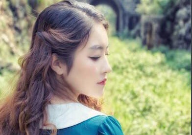 Nữ lãnh đạo cực xinh làm mẫu ảnh quảng bá du lịch quê nhà Nữ lãnh đạo cực xinh làm mẫu ảnh quảng bá du lịch quê nhà