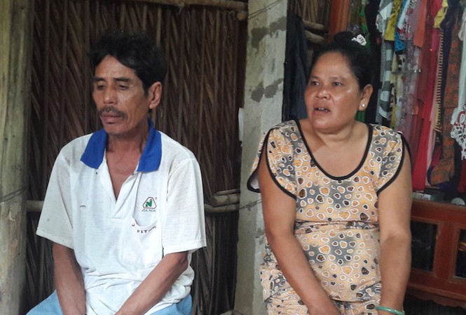 Mẹ cầu cứu vì con gái bị chồng tâm thần đánh dã man bên Trung Quốc Ông Liêu Xương và bà Trần chia sẻ việc con gái bị chồng đánh đập.