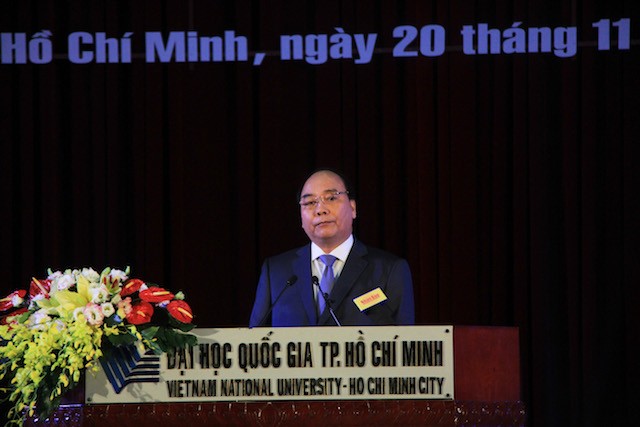 Thủ tướng Nguyễn Xuân Phúc tri ân các thầy giáo, cô giáo cả nước Thủ tướng Nguyễn Xuân Phúc phát biểu tại lễ kỷ niệm 34 năm ngày Nhà giáo Việt Nam của ĐHQG TPHCM