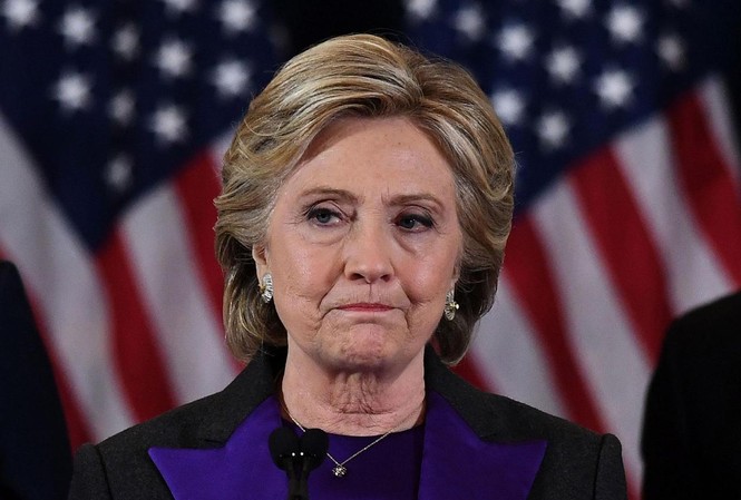 Bà Clinton hơn ông Trump gần 3 triệu phiếu phổ thông Dù thắng ông Trump về số phiếu phổ thông nhưng bà Clinton vẫn không thể trở thành Tổng thống Hoa Kỳ vì thua ông Trump về số phiếu đại cử tri.