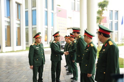 Trung tướng Phan Văn Giang làm việc với Trung tâm hành động bom mìn quốc gia Trung tướng Phan Văn Giang gặp gỡ các cán bộ, chỉ huy Trung tâm VNMAC.